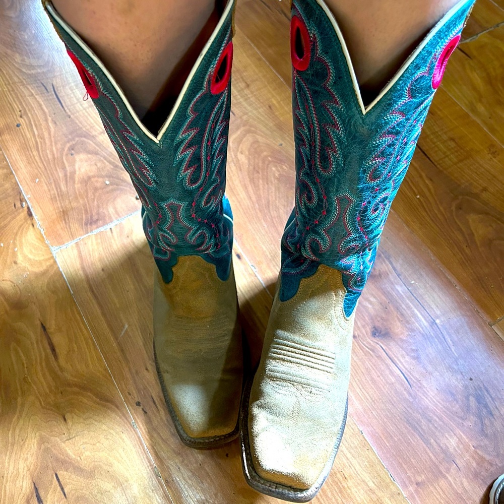 Ariat Futurity square toe boots